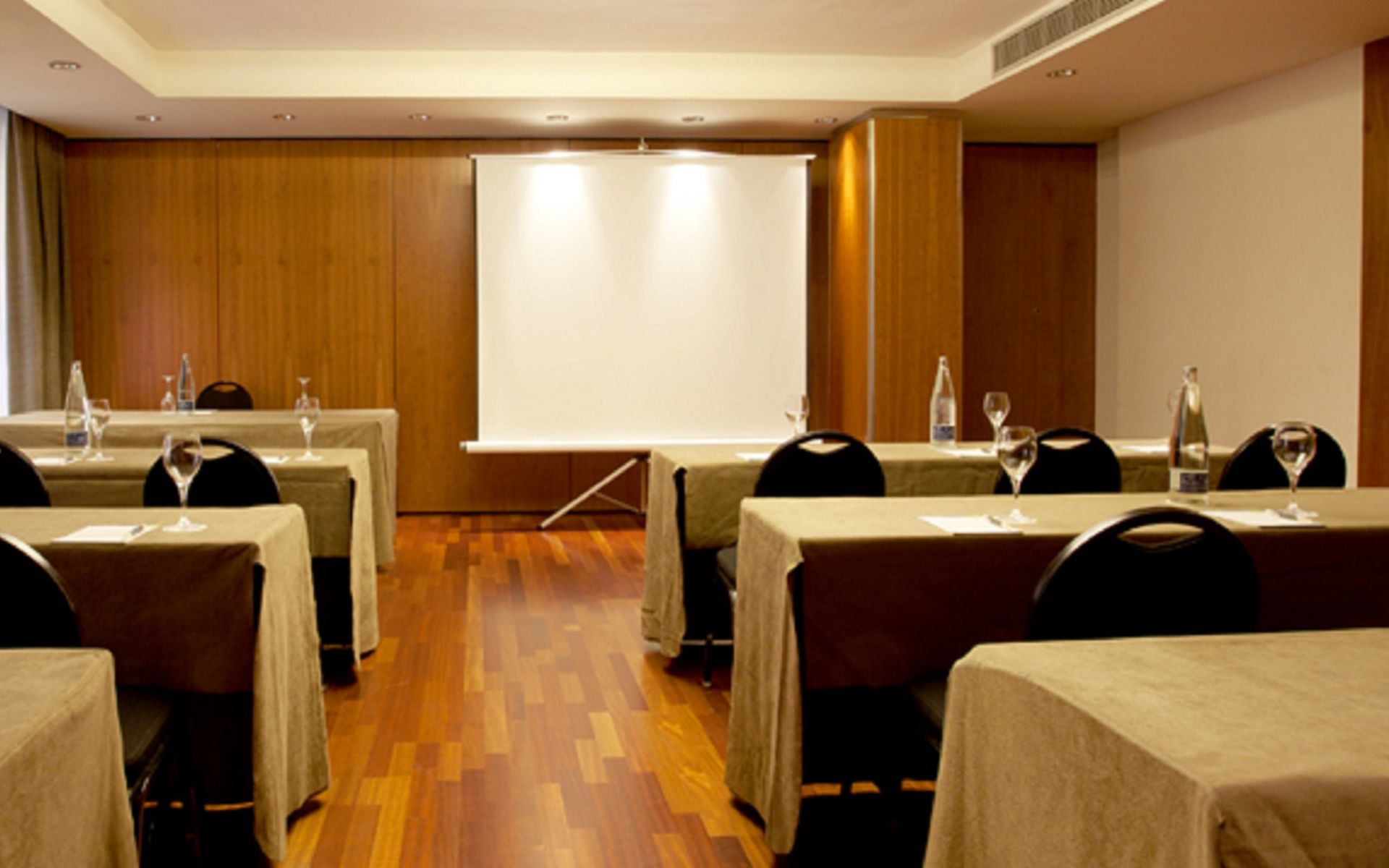 Hotel Nh Ciudad De 4*